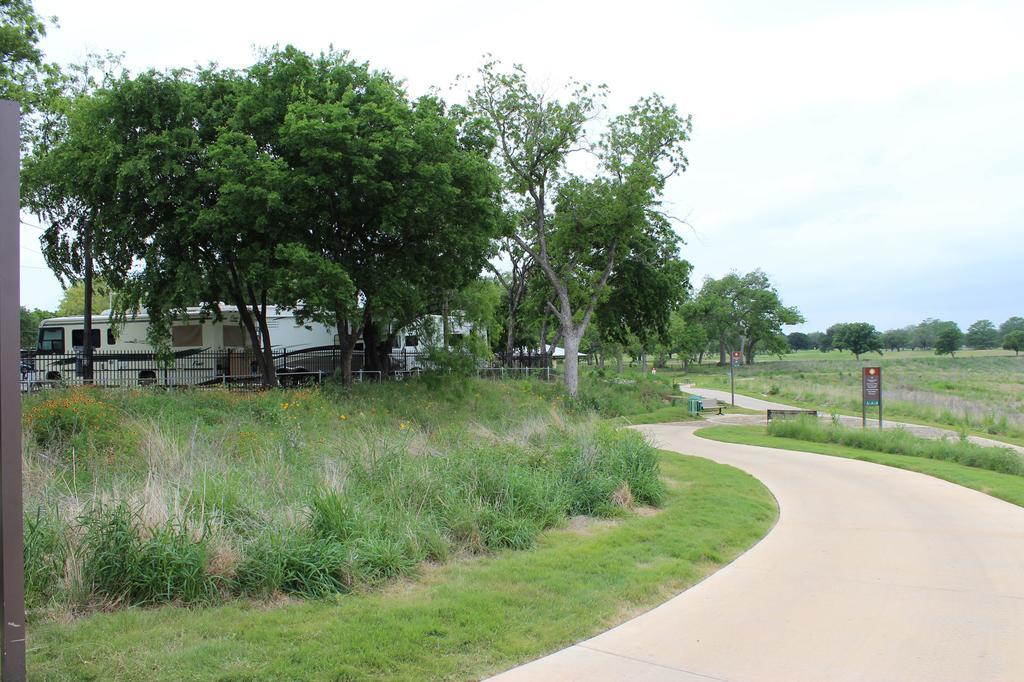 Travelers World Rv Resort San Antonio Exterior foto