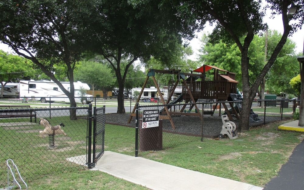 Travelers World Rv Resort San Antonio Exterior foto